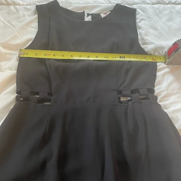 NWOT -  Black Cut-Out Summer Dress- Size Medium - Picture 8 of 10